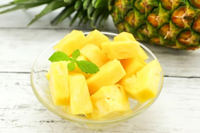 สับปะรดที่กินไม่หมดควรเก็บอย่างไร? แล้วถ้ามาเป็นลูกจะปอกยังไงดี? ผู้เชี่ยวชาญด้านอาหารมาสาธิตและให้คำแนะนำ ดังนี้ครับ