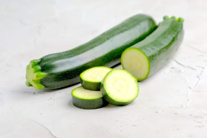 บวบฝรั่ง (ซูกินี) ที่มีรสขมยังทานได้อยู่ไหม? สาเหตุของรสขมคืออะไร? กระทรวงเกษตร ป่าไม้ และประมงของญี่ปุ่นมีคำตอบ